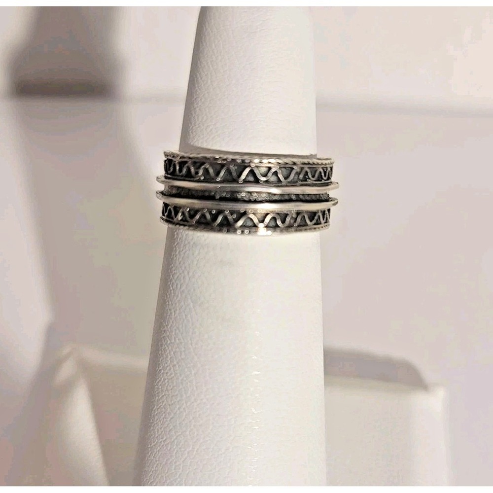 Silver Tone Band‎ Ring Size 5 Etched Geometric Triangles Textured 7.6mm Wide